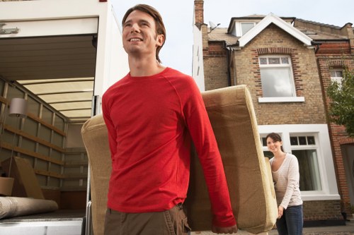 House removal loading process in a Croydon neighbourhood